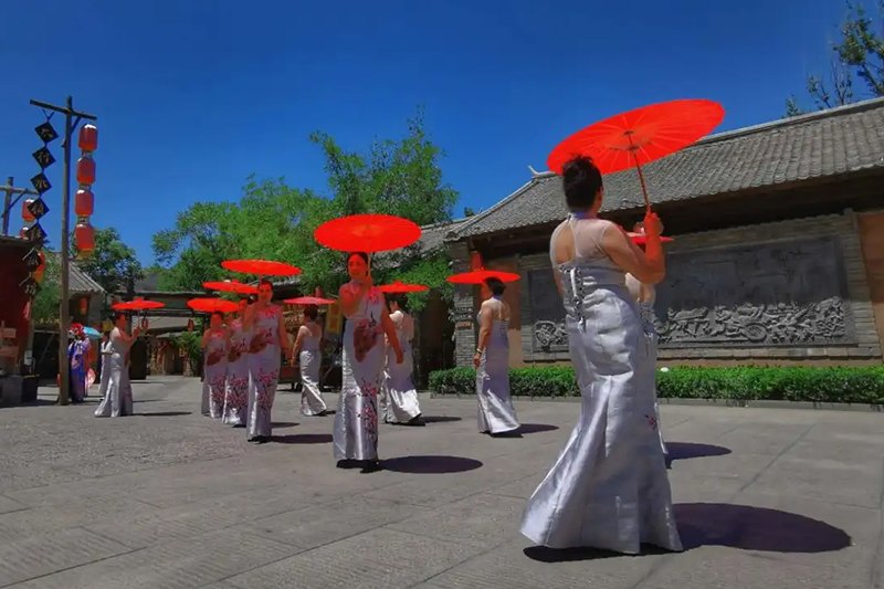 用“中国色”打开保定的夏天